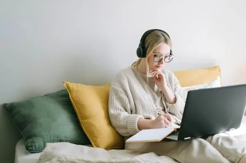 What are the Advantages and Disadvantages of a Virtual Contact Center?