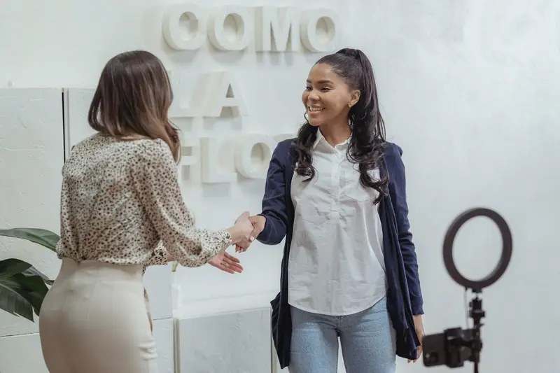 5 Advantages Online Retailers Can Achieve with AI-Powered CRM
