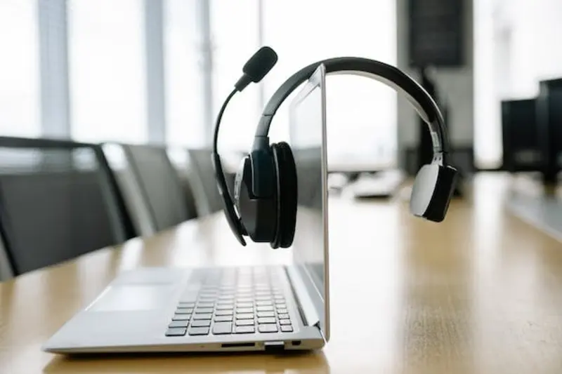 What is a Hosted Contact Center Solution and What Does it Do?