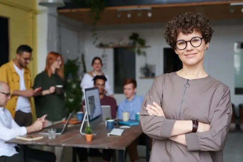 Body Language That Commands Respect in Video Conferences