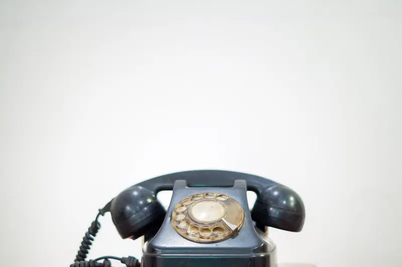 Contact Center vs Call Center: What's the Difference?