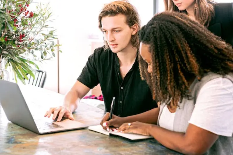 Using CRM in Service Marketing: A Guide